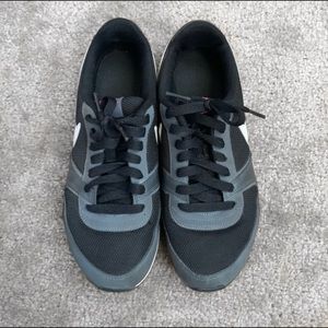 Nike Shoes - Nike Casual Sneakers Nike Shoes - Nike Casual Sneakers